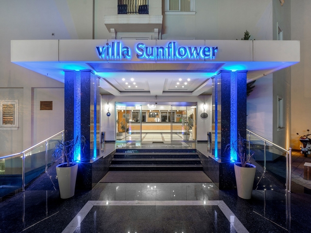 фото Villa Sunflower (ex. Villa Sunflower Aparts & Suites) изображение №82