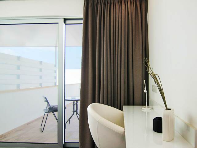 фотографии Phaedrus Living Luxury Suite Nicosia 502 изображение №16