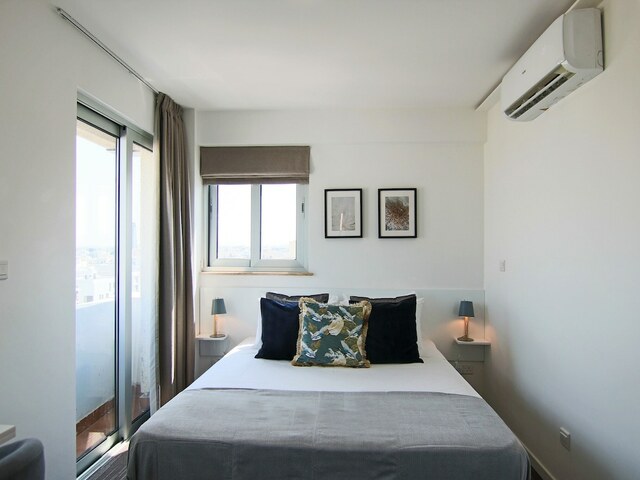 фото Phaedrus Living Luxury Suite Nicosia 510 изображение №10