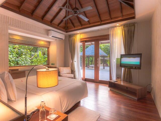 фото Hideaway Beach Resort & Spa (ex. Island Hideaway at Dhonakulhi Maldives Spa Resort and Marina) изображение №6