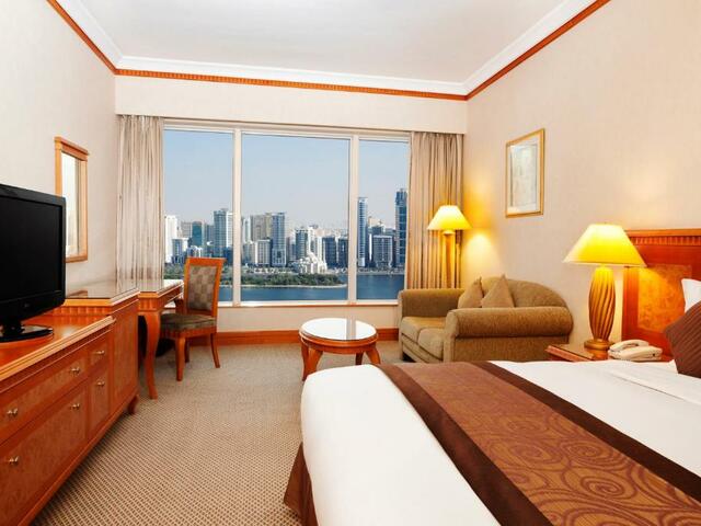 фото Corniche Hotel Sharjah (ex. Hilton Sharjah; Corniche Al Buhaira) изображение №2