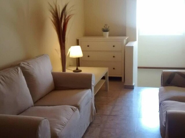 фотографии отеля Immaculate 4-bed Apartment In Larnaca изображение №19