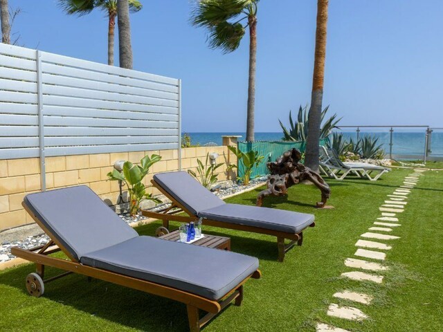 фото отеля Meneou Beachfront Villa 3 изображение №9