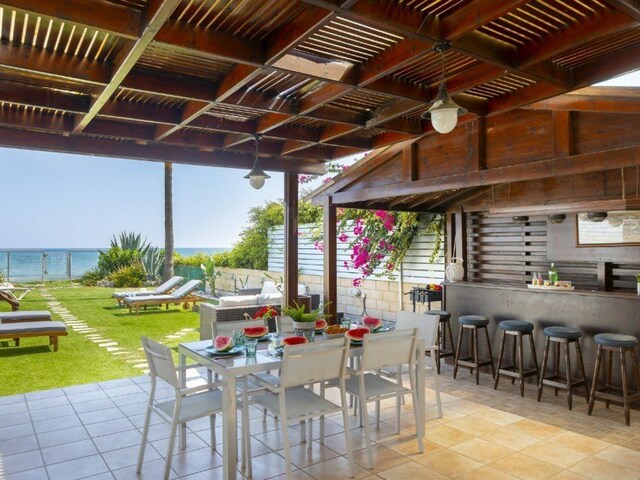 фотографии отеля Meneou Beachfront Villa 3 изображение №3