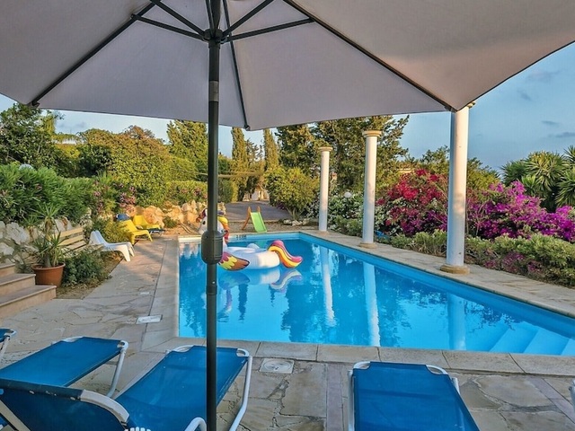 фото отеля Wonderful Quiet Area, Complete Privacy, large Pool, Colorful Garden, Jacuzzisauna изображение №21