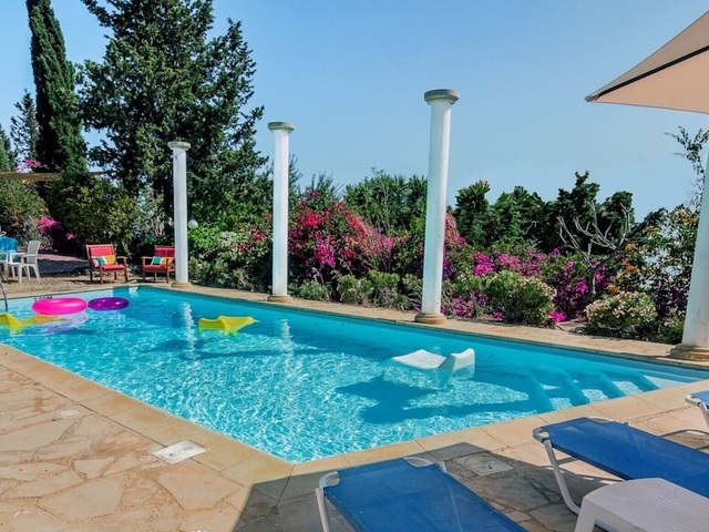фото отеля Wonderful Quiet Area, Complete Privacy, large Pool, Colorful Garden, Jacuzzisauna изображение №17