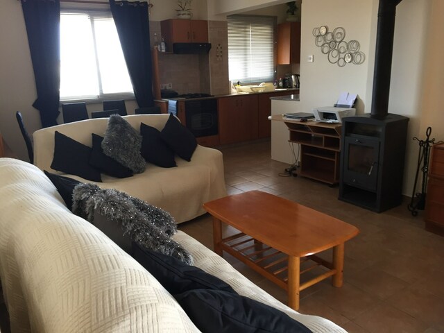 фотографии отеля Beautiful Spacious 2-bed Apartment In Xylofagou изображение №15