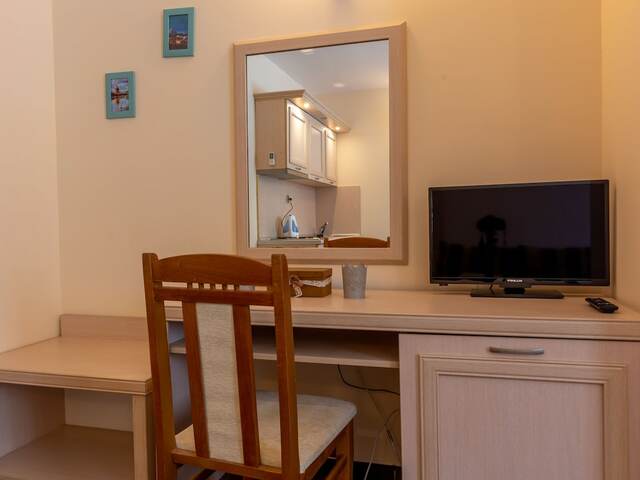 фотографии Quiet One Bedroom Apartment With Kitchenette In Avalon Complex изображение №16