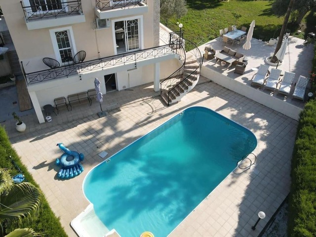 фото отеля Amazing 4-Bed Villa In Limassol изображение №1