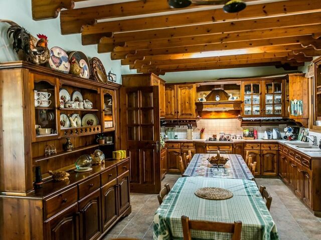 фотографии отеля Remarkable 5-Bed Villa In Miliou Village Paphos изображение №11