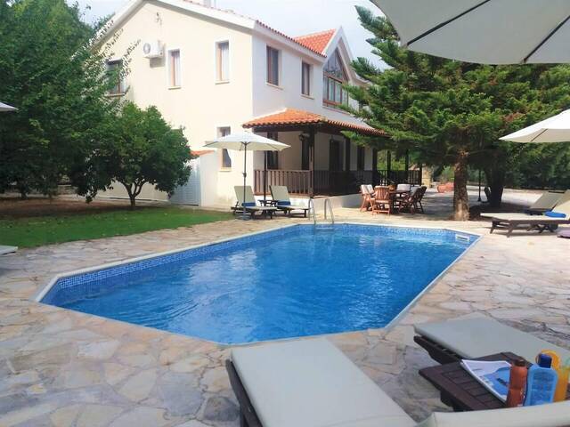 фото отеля Remarkable 5-Bed Villa In Miliou Village Paphos изображение №1