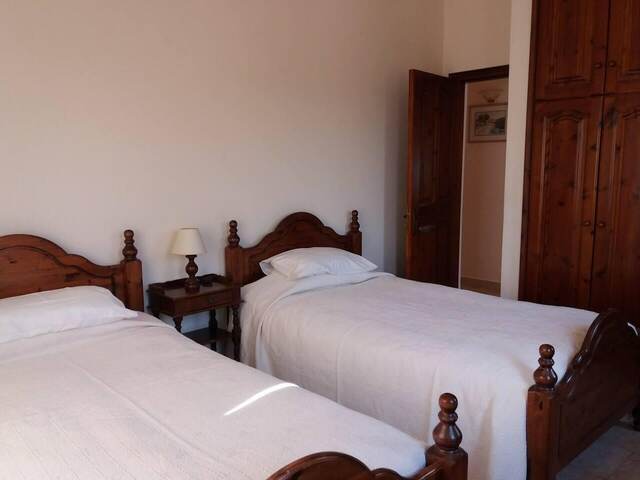 фото Remarkable 5-Bed Villa In Miliou Village Paphos изображение №6