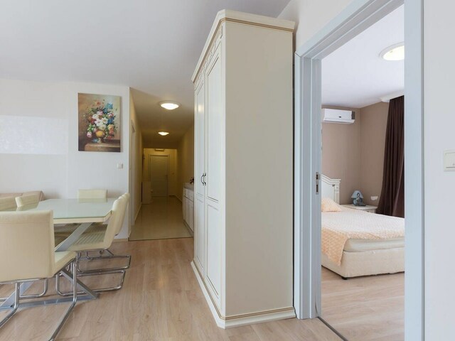 фото Two Bedroom Apartment With Large Balcony изображение №10