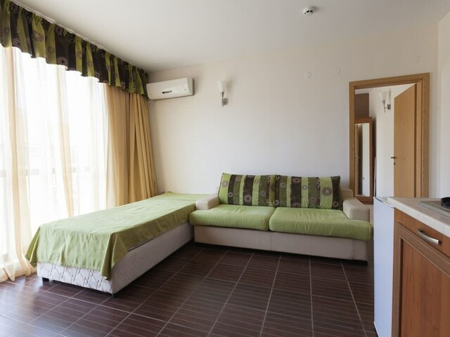 фото отеля One Bedroom Apartment With Large Balcony изображение №17