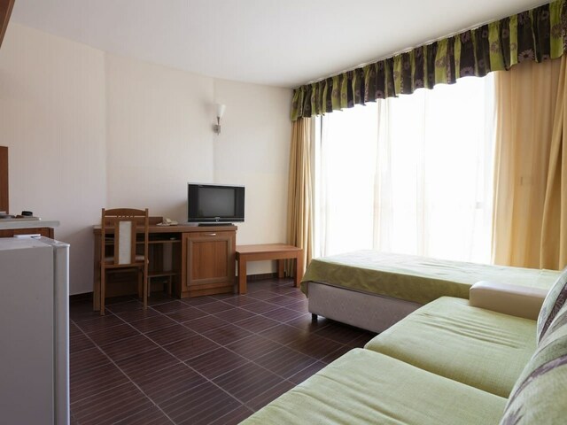 фото One Bedroom Apartment With Large Balcony изображение №14