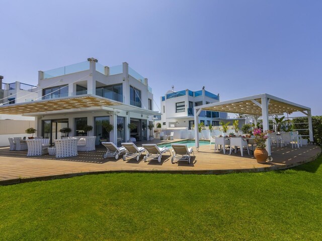 фото отеля Beachfront Dream Villa изображение №53