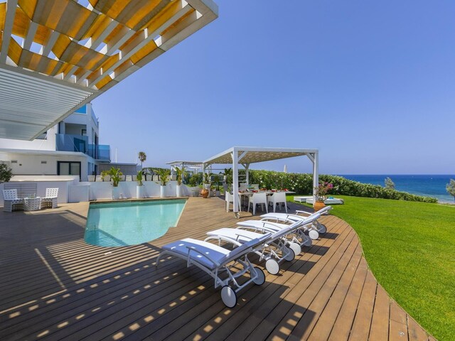 фото Beachfront Dream Villa изображение №46