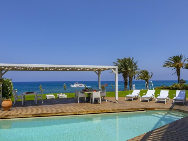 фото отеля Beachfront Dream Villa изображение №45