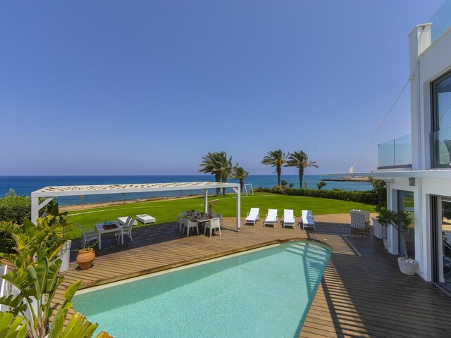 фотографии отеля Beachfront Dream Villa изображение №43