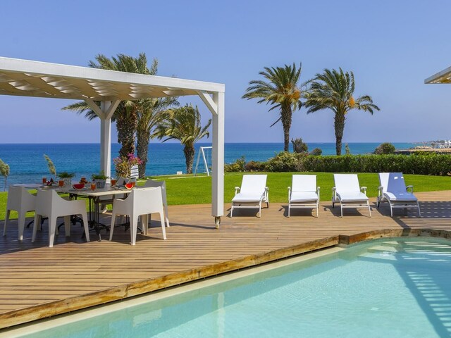 фото отеля Beachfront Dream Villa изображение №33