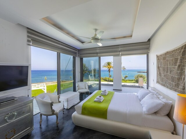 фото отеля Beachfront Dream Villa изображение №9