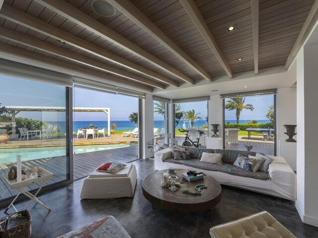 фотографии отеля Beachfront Dream Villa изображение №3