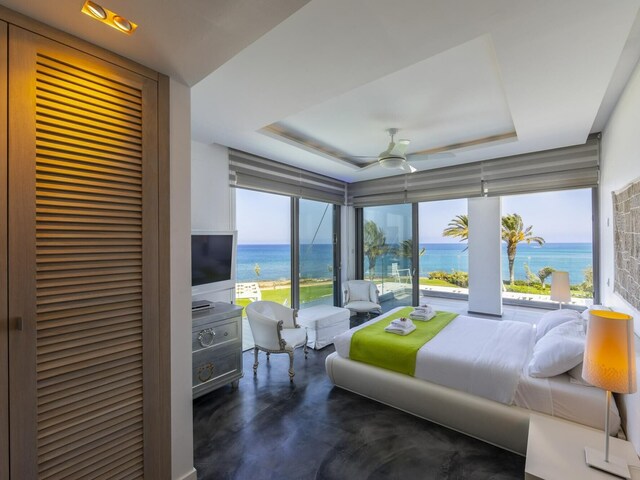 фото отеля Beachfront Dream Villa изображение №5