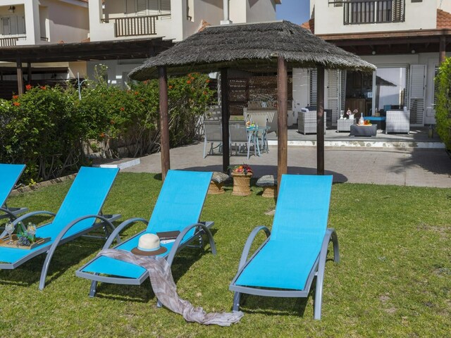 фото отеля Beachfront Villa Meneou 5 изображение №9