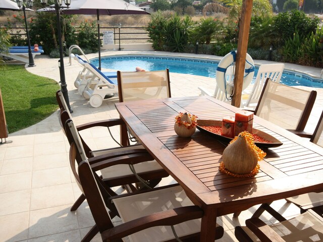 фото отеля Three Bedroom Villa With Private Pool And Landscaped Garden изображение №5
