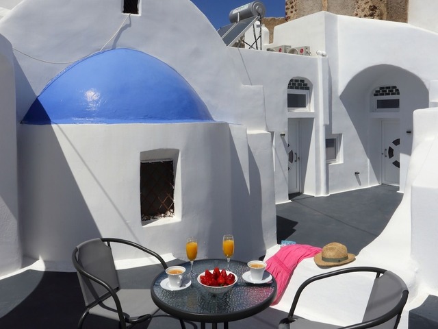 фото отеля Church & Cave - Santorini Private Residences изображение №1