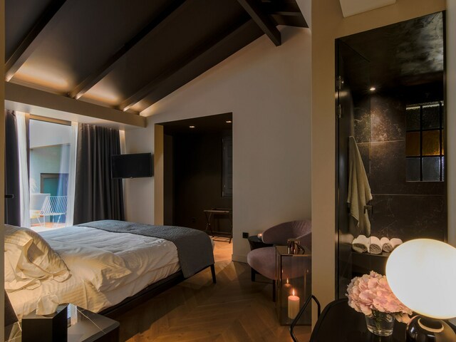 фото отеля Nikiou Suites Luxury Residence изображение №29