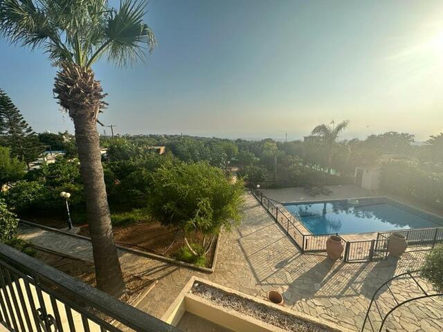фото отеля Impeccable 3-Bed Villa In Tala - Paphos изображение №1