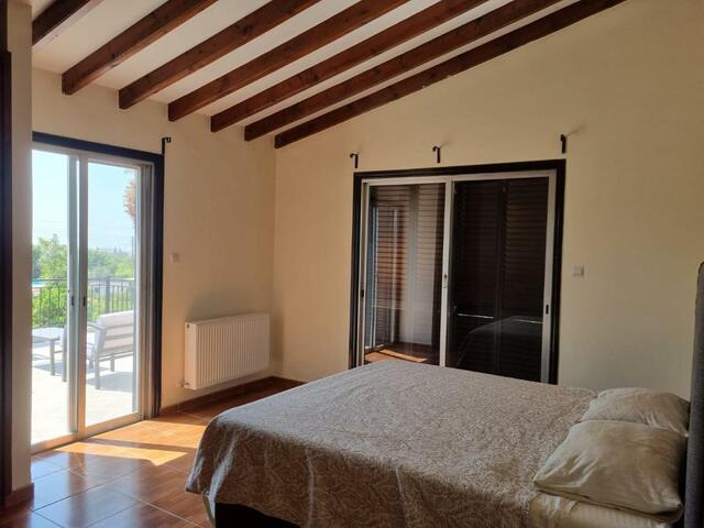 фотографии Impeccable 3-Bed Villa In Tala - Paphos изображение №24