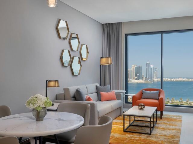фото DoubleTree by Hilton Sharjah Waterfront Hotel & Residences изображение №38