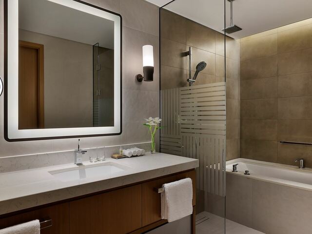 фото отеля DoubleTree by Hilton Sharjah Waterfront Hotel & Residences изображение №37