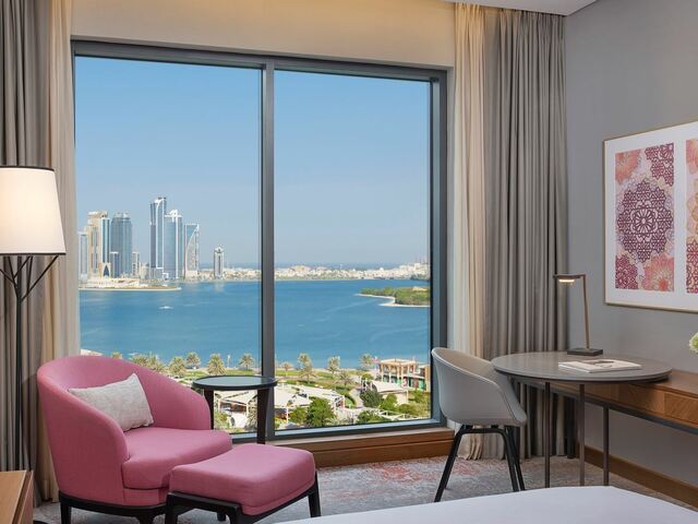 фото отеля DoubleTree by Hilton Sharjah Waterfront Hotel & Residences изображение №29