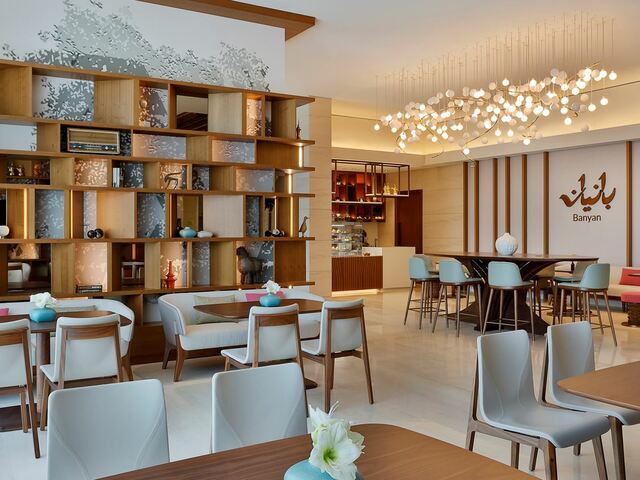 фото DoubleTree by Hilton Sharjah Waterfront Hotel & Residences изображение №30
