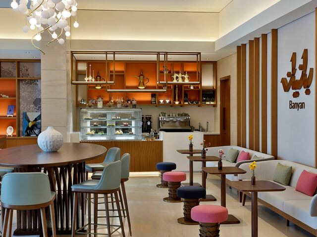фото отеля DoubleTree by Hilton Sharjah Waterfront Hotel & Residences изображение №17