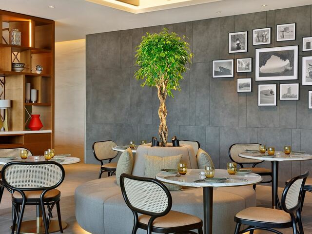 фото DoubleTree by Hilton Sharjah Waterfront Hotel & Residences изображение №14