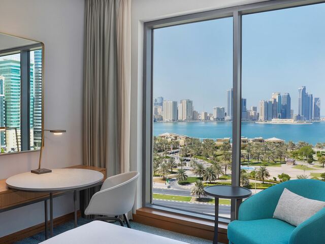 фотографии DoubleTree by Hilton Sharjah Waterfront Hotel & Residences изображение №12