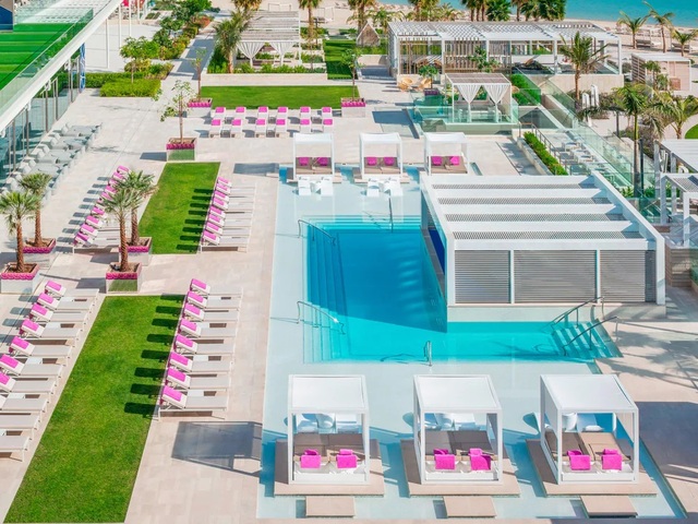 фото отеля W Dubai – The Palm изображение №9