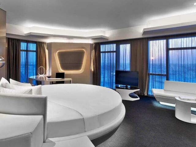 фото V Hotel Dubai, Curio Collection by Hilton (ex. W Dubai Al Habtoor City; Metropolitan Hotel) изображение №22
