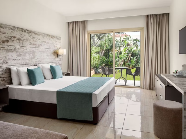 фото Ramada Hotel & Suites By Wyndham Ayia Napa (ex. Freij Resort) изображение №26