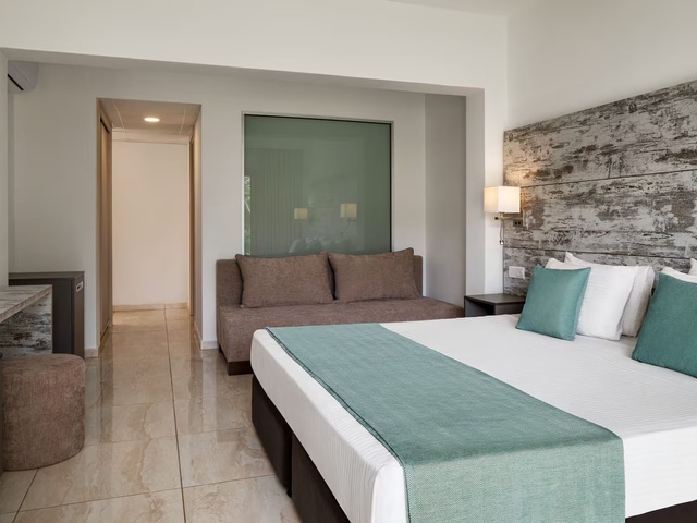 фотографии Ramada Hotel & Suites By Wyndham Ayia Napa (ex. Freij Resort) изображение №20