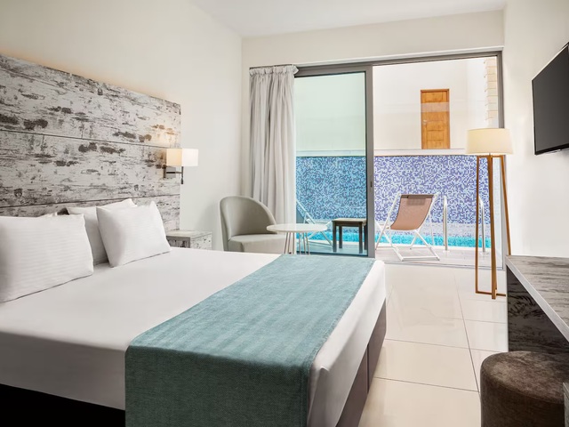 фотографии Ramada Hotel & Suites By Wyndham Ayia Napa (ex. Freij Resort) изображение №16