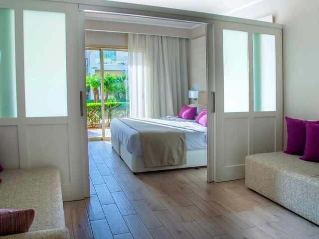 фото Ramada Hotel & Suites By Wyndham Ayia Napa (ex. Freij Resort) изображение №6