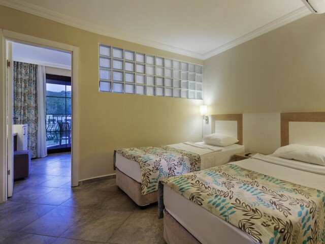 фото отеля Green Bay Resort & Spa (ex. Crystal Green Bay Resort & Spa; Club Marverde) изображение №17