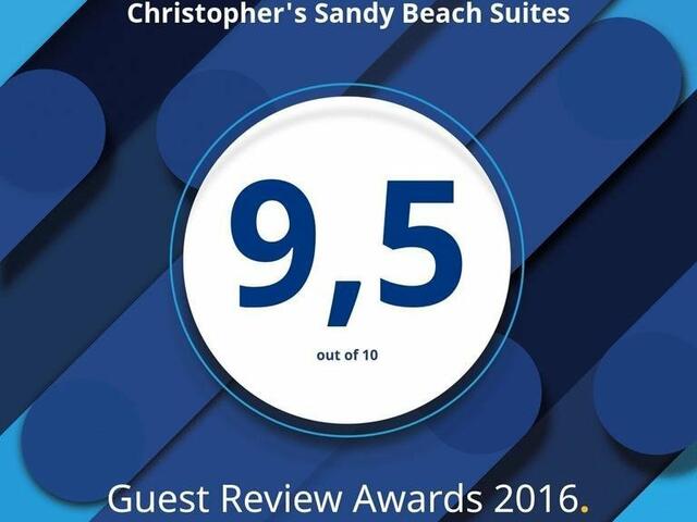 фото Christopher's Sandy Beach Suites изображение №10