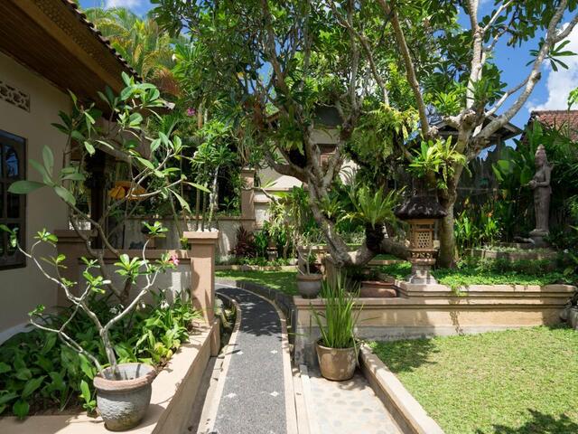 фото отеля Nuaja Balinese Guest House изображение №9