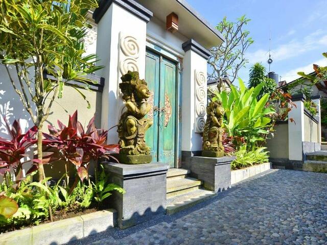 фото отеля Nuaja Balinese Guest House изображение №1
